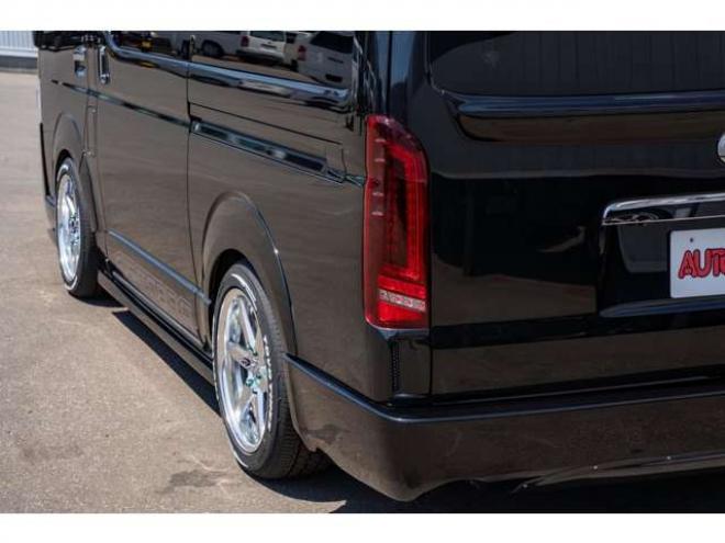 ハイエース2.7 GL ロング ファインテックツアラー 4WD　415COBRA　ファントムヘッドライトシステム&フェイスリフトキット&F/S/R/ルーフスポ/ボンネット/プレステージテールランプ&バッドラッカーSD-6プレミアムフォージッド18インチAW　TOYO　H30　225/50R18 2700