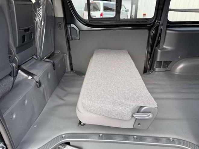 ハイエースバン2.8 DX ロング ディーゼルターボ 4WD　登録未使用車　寒冷地仕様　パノラミックビューモニター　デジタインナーミラー　LEDヘッドランプ　電動格納ミラーヒータ付　リアAC　リアヒーター　スライドドアイージークローザー　バックドアイージークローザー 登録済未使用車 2800