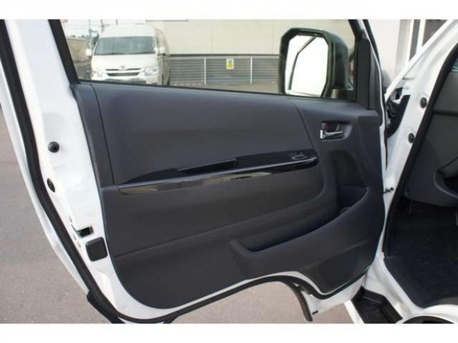 ハイエースバン2.8 スーパーGL ダークプライム S ロングボディ ディーゼルターボ 4WD　ダークプライムS　登録済未使用車　4WD　両側パワースライドドア　デジタルインナーミラー　全方位カメラ　バックカメラ　寒冷地仕様　プッシュスタート　スマートキー　415COBRAフラットベッドキット 登録済未使用車 2800