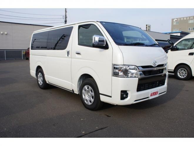 ハイエースバン2.8 スーパーGL ダークプライム S ロングボディ ディーゼルターボ 4WD　ダークプライムS　登録済未使用車　4WD　両側パワースライドドア　デジタルインナーミラー　全方位カメラ　バックカメラ　寒冷地仕様　プッシュスタート　スマートキー　415COBRAフラットベッドキット 登録済未使用車 2800