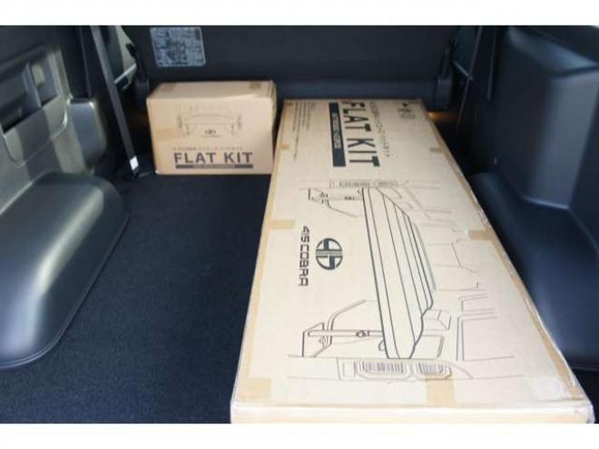 ハイエースバン2.8 スーパーGL ダークプライム S ロングボディ ディーゼルターボ 4WD　ダークプライムS　登録済未使用車　4WD　両側パワースライドドア　デジタルインナーミラー　全方位カメラ　バックカメラ　寒冷地仕様　プッシュスタート　スマートキー　415COBRAフラットベッドキット 登録済未使用車 2800