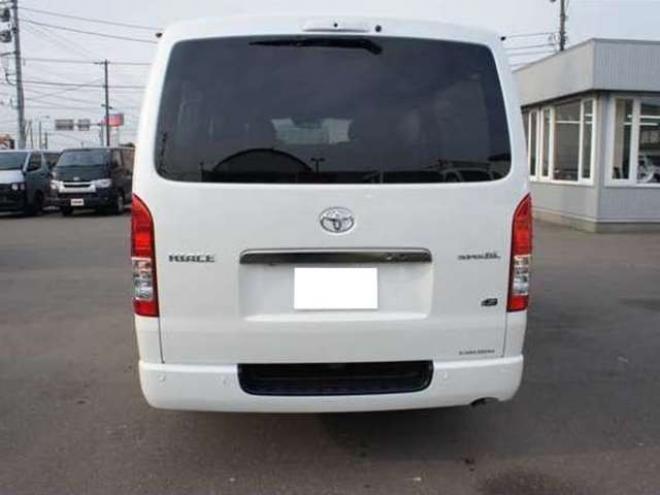 ハイエースバン2.8 スーパーGL ダークプライム S ロングボディ ディーゼルターボ 4WD　ダークプライムS　登録済未使用車　4WD　両側パワースライドドア　デジタルインナーミラー　全方位カメラ　バックカメラ　寒冷地仕様　プッシュスタート　スマートキー　415COBRAフラットベッドキット 登録済未使用車 2800