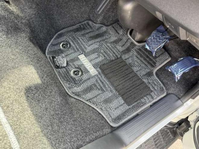 ハイエースバン2.8ダークプライムIIマルチロールトランスポータータイプIロングディーゼルターボ4WD　寒冷地仕様　ワンオーナー　ESSEX　ENCM18インチAW　ESSEXフロントリップスポイラー　ローダウン　パワースライドドア　LEDテール　415COBRAシートカバー&ローフォルムフェンダー&ステアリング 2800