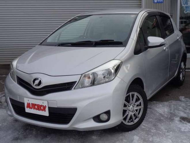 ヴィッツ1.0 F　FF　キーレス　社外ナビ　バックカメラ 2WD 1000