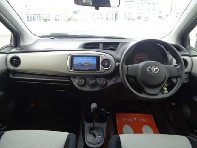 ヴィッツ1.0 F　FF　キーレス　社外ナビ　バックカメラ 2WD 1000