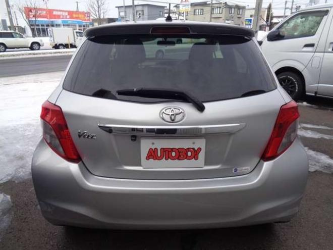 ヴィッツ1.0 F　FF　キーレス　社外ナビ　バックカメラ 2WD 1000