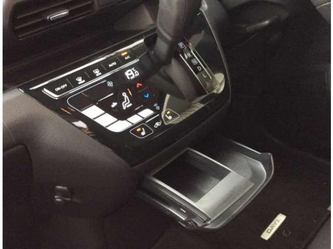 デイズハイウェイスターX 4WD　プッシュスタート　スマートキー　日産純正ナビ　フルセグTV　CD　Bluetooth　全方向カメラ　バックカメラ　本革巻きステアリング　ステアリングスイッチ　クルーズコントロール　シートヒーター　ETC 660