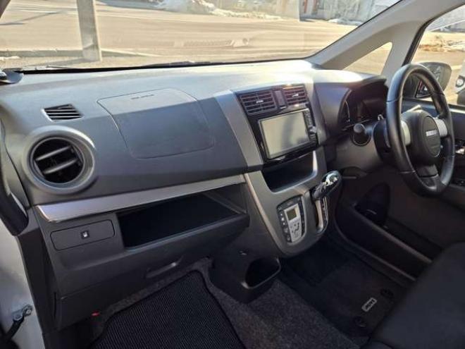 ムーヴカスタム RS SA 4WD　プッシュスタート　スマートキー　エンスタ　本革巻きステアリング　電動格納ミラー　フロントフォグ　ETC　横滑り防止　衝突被害軽減　アイドリングストップ　純正ナビ　フルセグTV　HDMI入出力対応　Bluetooth 660