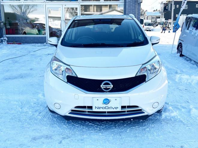 ノート1.2X FOUR 4WD　ローンが不安な方＜優遇ローン＞寒冷地仕様　エマージェンシーブレーキ　社外ナビ 4WD