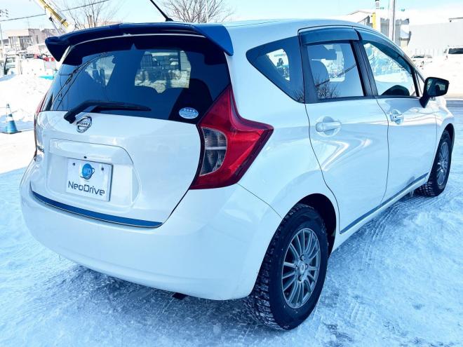 ノート1.2X FOUR 4WD　ローンが不安な方＜優遇ローン＞寒冷地仕様　エマージェンシーブレーキ　社外ナビ 4WD