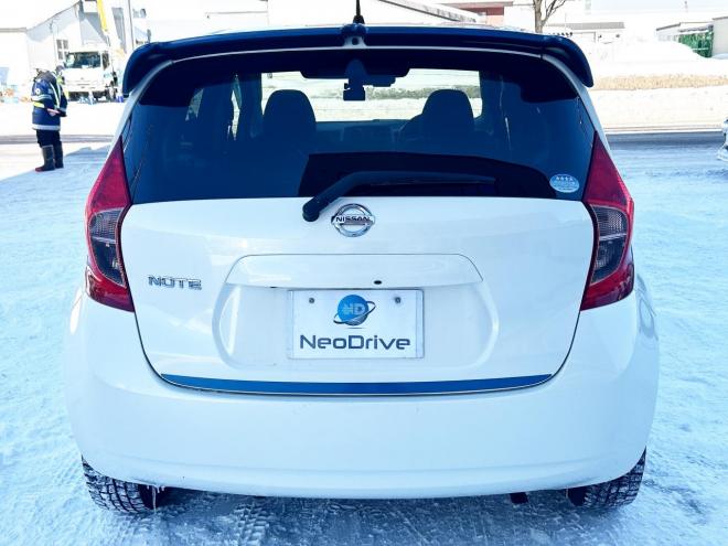 ノート1.2X FOUR 4WD　ローンが不安な方＜優遇ローン＞寒冷地仕様　エマージェンシーブレーキ　社外ナビ 4WD