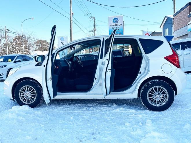 ノート1.2X FOUR 4WD　ローンが不安な方＜優遇ローン＞寒冷地仕様　エマージェンシーブレーキ　社外ナビ 4WD