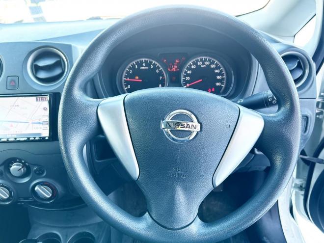 ノート1.2X FOUR 4WD　ローンが不安な方＜優遇ローン＞寒冷地仕様　エマージェンシーブレーキ　社外ナビ 4WD