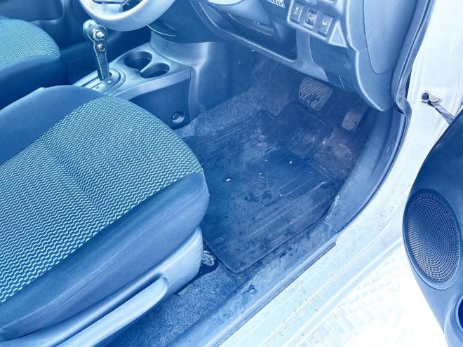 ノート1.2X FOUR 4WD　ローンが不安な方＜優遇ローン＞寒冷地仕様　エマージェンシーブレーキ　社外ナビ 4WD