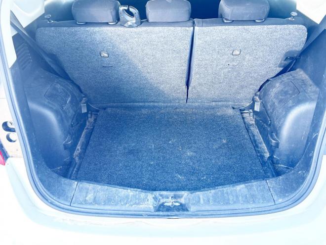 ノート1.2X FOUR 4WD　ローンが不安な方＜優遇ローン＞寒冷地仕様　エマージェンシーブレーキ　社外ナビ 4WD