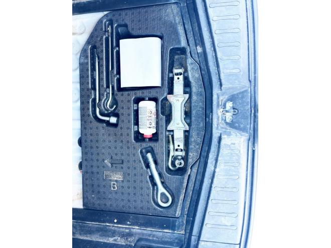 ノート1.2X FOUR 4WD　ローンが不安な方＜優遇ローン＞寒冷地仕様　エマージェンシーブレーキ　社外ナビ 4WD