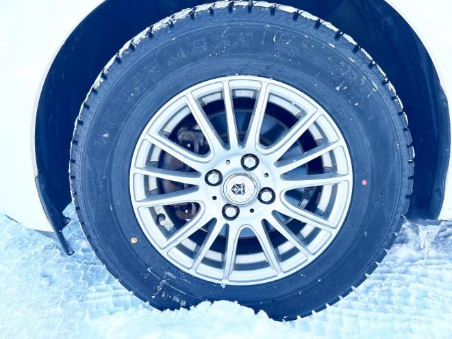 ノート1.2X FOUR 4WD　ローンが不安な方＜優遇ローン＞寒冷地仕様　エマージェンシーブレーキ　社外ナビ 4WD