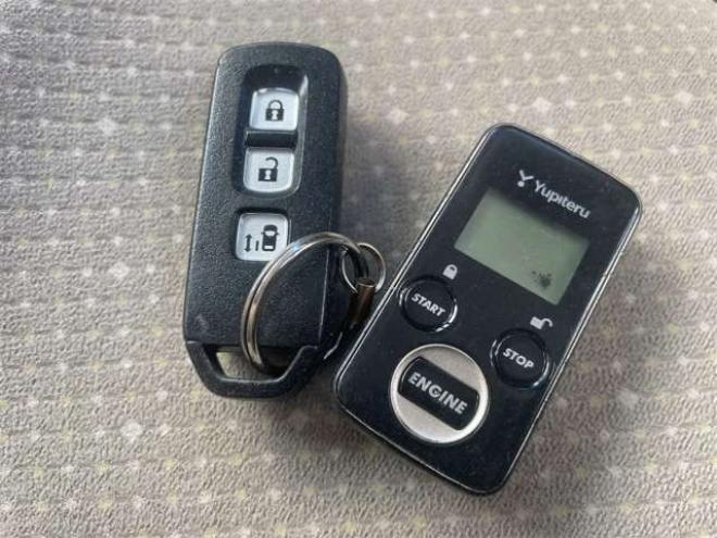 N-BOXG Lパッケージ 4WD　新在　庫　　限　定プ　ライス!!　ナビ　TV　バックカメラ　Pドア 660