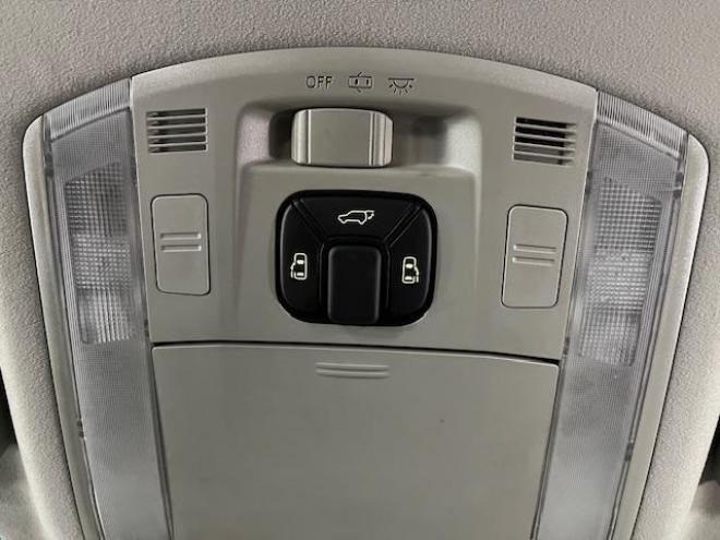 ヴェルファイア２．４Ｚ　ゴールデンアイズ　後期型　寒冷地仕様　禁煙車　両側パワースライドドア　パワーバックドア　純正ハーフレザーシート　純正１８インチＡＷ　社外１６ＡＷ＋スタッドレスタイヤ付　フロントガラス熱線　クルーズコントロール　ＥＴＣ 4WD 2400 5Dr