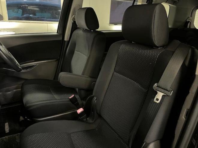 アイシスプラタナ　リミテッド　ワンオーナー　寒冷地仕様　禁煙車　両側パワースライドドア　純正１５インチＡＷ　社外１５ＡＷ＋スタッドレスタイヤ　純正ＨＤＤナビ　地デジ　ＤＶＤ再生　Ｂｌｕｅｔｏｏｔｈ　バックカメラ　エンジンスターター 4WD 5 1800Dr