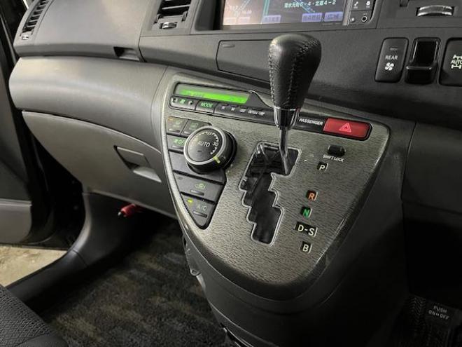 アイシスプラタナ　リミテッド　ワンオーナー　寒冷地仕様　禁煙車　両側パワースライドドア　純正１５インチＡＷ　社外１５ＡＷ＋スタッドレスタイヤ　純正ＨＤＤナビ　地デジ　ＤＶＤ再生　Ｂｌｕｅｔｏｏｔｈ　バックカメラ　エンジンスターター 4WD 5 1800Dr