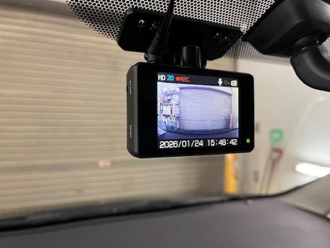 アイシスプラタナ　リミテッド　ワンオーナー　寒冷地仕様　禁煙車　両側パワースライドドア　純正１５インチＡＷ　社外１５ＡＷ＋スタッドレスタイヤ　純正ＨＤＤナビ　地デジ　ＤＶＤ再生　Ｂｌｕｅｔｏｏｔｈ　バックカメラ　エンジンスターター 4WD 5 1800Dr