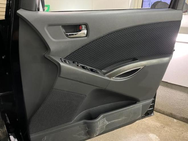 アイシスプラタナ　リミテッド　ワンオーナー　寒冷地仕様　禁煙車　両側パワースライドドア　純正１５インチＡＷ　社外１５ＡＷ＋スタッドレスタイヤ　純正ＨＤＤナビ　地デジ　ＤＶＤ再生　Ｂｌｕｅｔｏｏｔｈ　バックカメラ　エンジンスターター 4WD 5 1800Dr