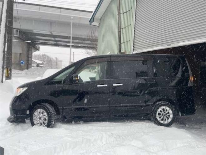 セレナ2.0 ハイウェイスター Jパッケージ 4WD　ナビ　TV　両面パワースライド　TRC　HID　エンスタ　リアカメラ 2000