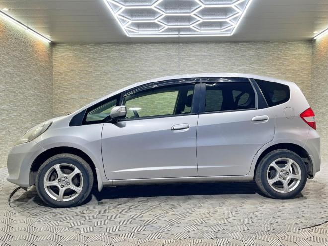 フィット1.3G 4WD 5年保証 ナビTV Bカメ ETC 夏冬タイヤ 寒冷地仕様 禁煙 車検整備2年付 修復歴無