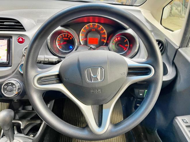 フィット1.3G 4WD 5年保証 ナビTV Bカメ ETC 夏冬タイヤ 寒冷地仕様 禁煙 車検整備2年付 修復歴無