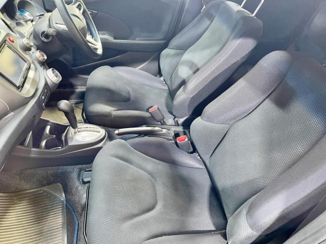 フィット1.3G 4WD 5年保証 ナビTV Bカメ ETC 夏冬タイヤ 寒冷地仕様 禁煙 車検整備2年付 修復歴無