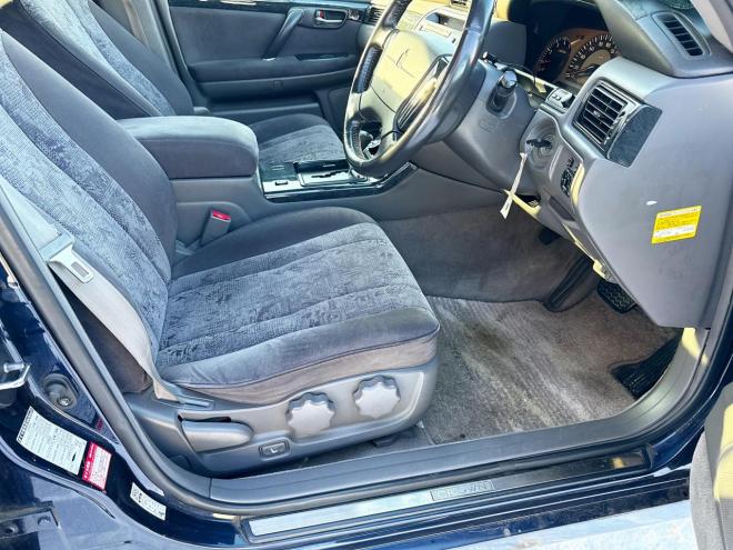 クラウンエステートエステート2.5アスリートFour 4WD 　ローンが不安な方＜優遇ローン＞ ユーザー買取車　社外HDDナビ　HID　ETC　ルーフレール　キーレス 4WD 2500 5Dr