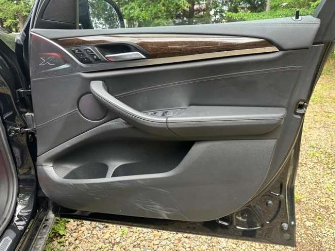 BMWX3 xドライブ20d Mスポーツ ディーゼルターボ 4WD　マイナー後　電動シート　電動リアゲート　TVナビ　バックカメラ　パワステ　パワーウィンドウ　シートヒーター　ETC　アルミホイール　盗難防止装置　ABS　クルーズコントロール 正規輸入車 2000