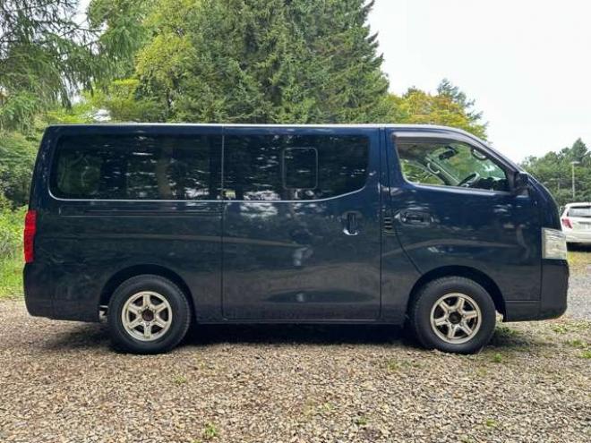 キャラバンNV350 2.5 プレミアムGX ロングボディ ディーゼルターボ 4WD　パワステ　パワーウィンドウ　純正ナビ　社外アルミ　ABS　リアヒーター　フルセグ　バックカメラ　ETC　キーレス　両側スライドドア 2500