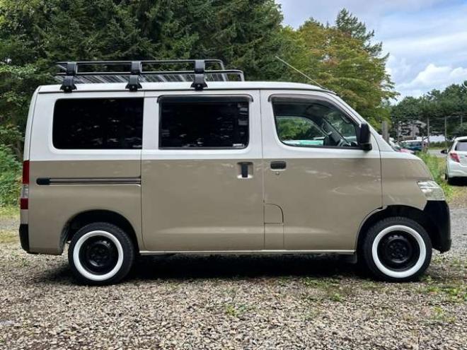 タウンエースバン1.5 GL 4WD　ベージュツートン全塗装済　ストラーダナビTV　バックカメラ　LEDヘッドライト　純正デフロック　リアヒーター　寒冷地仕様　ブラウンレザー調シートカバー　ルーフラック 1500