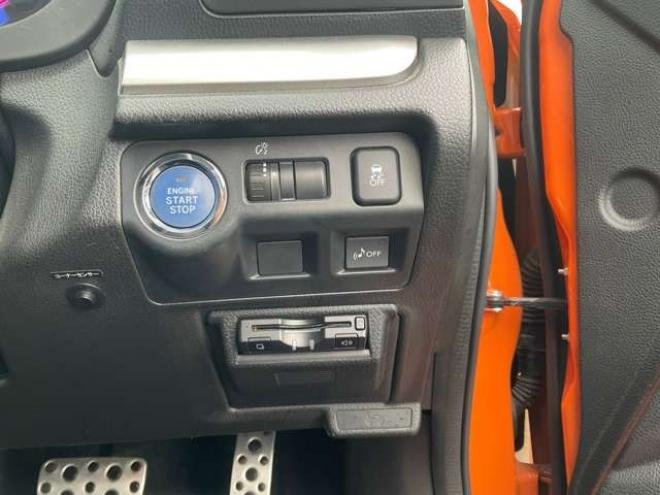 インプレッサXVハイブリッド 2.0i-L アイサイト 4WD　夏冬タイヤ付　　社外ナビTV　バックカメラ　クルコン　ETC　パワーシート　シートヒーター　ドラレコ　プッシュスタート　スターター機能付純正スマートキー　パドルシフト　Bluetooth　ワンオーナー 2000