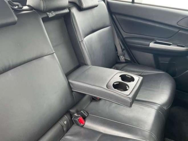 インプレッサXVハイブリッド 2.0i-L アイサイト 4WD　夏冬タイヤ付　　社外ナビTV　バックカメラ　クルコン　ETC　パワーシート　シートヒーター　ドラレコ　プッシュスタート　スターター機能付純正スマートキー　パドルシフト　Bluetooth　ワンオーナー 2000