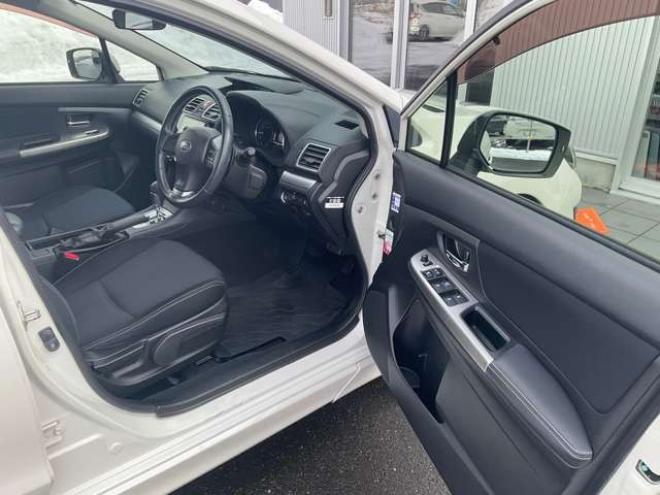 インプレッサスポーツ 2.0 i アイサイト 4WD　プッシュスタート　スマートキー　KENWOOD製ナビTV　Bluetooth バックカメラ　レーダークルーズコントロール　ETC　HIDヘッドライト　リアスポイラー　エアロ(サイド・リア) 2000