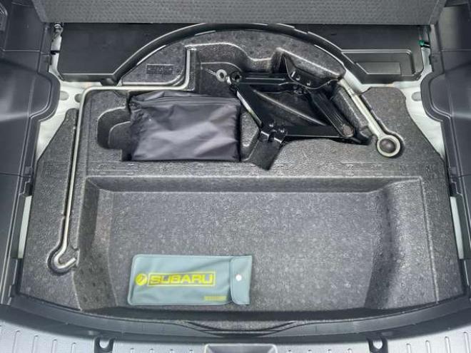 インプレッサスポーツ 2.0 i アイサイト 4WD　プッシュスタート　スマートキー　KENWOOD製ナビTV　Bluetooth バックカメラ　レーダークルーズコントロール　ETC　HIDヘッドライト　リアスポイラー　エアロ(サイド・リア) 2000