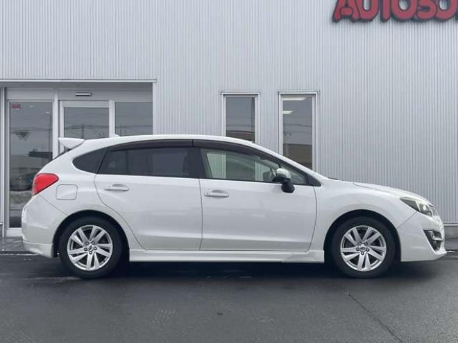 インプレッサスポーツ 2.0 i アイサイト 4WD　プッシュスタート　スマートキー　KENWOOD製ナビTV　Bluetooth バックカメラ　レーダークルーズコントロール　ETC　HIDヘッドライト　リアスポイラー　エアロ(サイド・リア) 2000