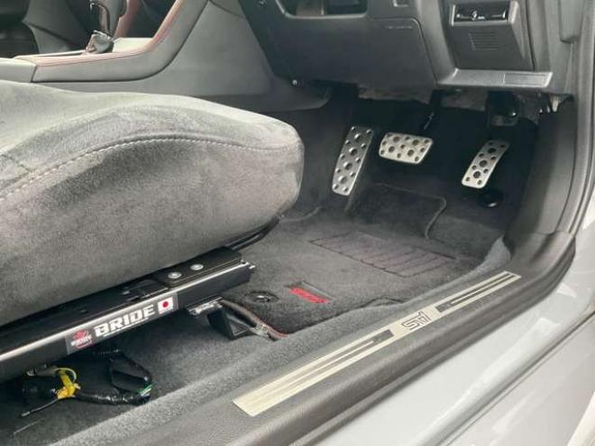 レヴォーグ2.0 STI スポーツ アイサイト 4WD　東京オートサロン2020受賞車　フロント片側60mmワイド　リア片側85mmワイド　ナルドグレー全塗装　BRIDEセミバケットシート　WRX後期Fバンパー　フロント6POTキャリパー　CUSCO製車高調　車幅公認済み 2000