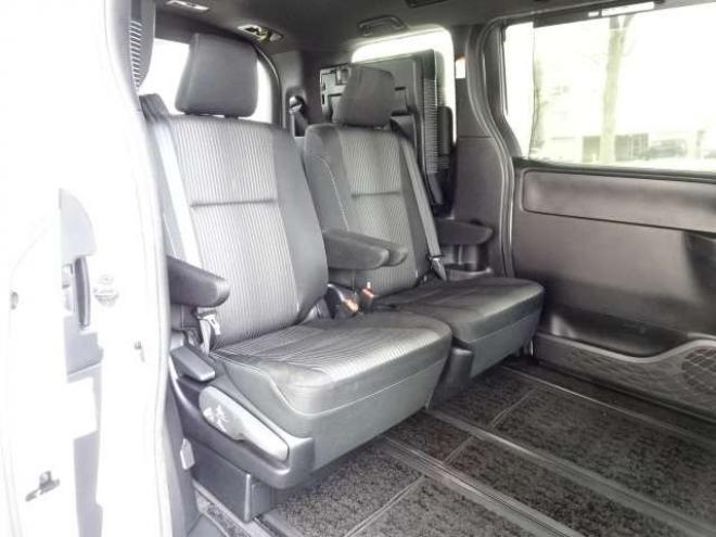 ヴォクシー2.0 ZS 煌II 4WD　本州車　保証1年/走行距離無制限　4WD　後期型　トヨタセーフティセンス　両側パワースライドドア　純正ナビ　地デジ　バックカメラ　LEDヘッドライト　ビルトインETC　クルーズコントロール 2000