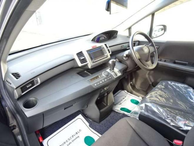 フリード1.5 G ジャストセレクション 4WD　本州車　4WD　パワースライドドア　純正HDDインターナビ　バックカメラ　TV　ビルトインETC　コンフォートパッケージ　HID　ミラーヒーター　デアイサー　車検新規2年 1500