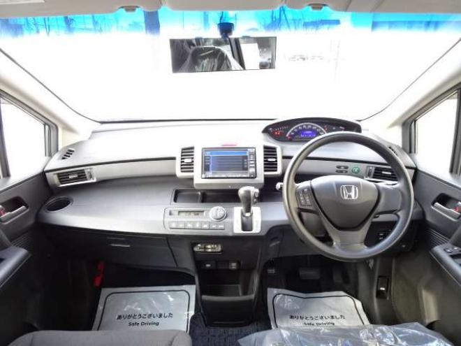 フリード1.5 G ジャストセレクション 4WD　本州車　4WD　パワースライドドア　純正HDDインターナビ　バックカメラ　TV　ビルトインETC　コンフォートパッケージ　HID　ミラーヒーター　デアイサー　車検新規2年 1500