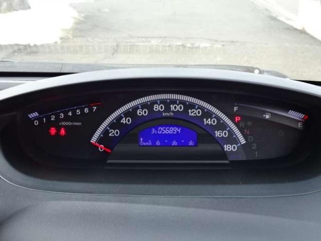 フリード1.5 G ジャストセレクション 4WD　本州車　4WD　パワースライドドア　純正HDDインターナビ　バックカメラ　TV　ビルトインETC　コンフォートパッケージ　HID　ミラーヒーター　デアイサー　車検新規2年 1500