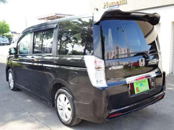 ステップワゴン2.0 スパーダ Z HDDナビ エディション 4WD　本州車　保証1年/走行距離無制限　4WD　両側パワースライドドア　純正HDDインターナビ　地デジ　バックカメラ　16インチアルミ　ETC　リヤエアコン　リヤヒーター　ステアリングスイッチ　純正HID　スマートキー 2000