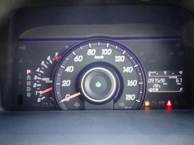 ステップワゴン2.0 スパーダ Z HDDナビ エディション 4WD　本州車　保証1年/走行距離無制限　4WD　両側パワースライドドア　純正HDDインターナビ　地デジ　バックカメラ　16インチアルミ　ETC　リヤエアコン　リヤヒーター　ステアリングスイッチ　純正HID　スマートキー 2000