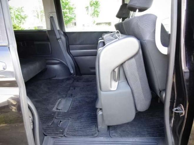 ステップワゴン2.0 スパーダ Z HDDナビ エディション 4WD　本州車　保証1年/走行距離無制限　4WD　両側パワースライドドア　純正HDDインターナビ　地デジ　バックカメラ　16インチアルミ　ETC　リヤエアコン　リヤヒーター　ステアリングスイッチ　純正HID　スマートキー 2000