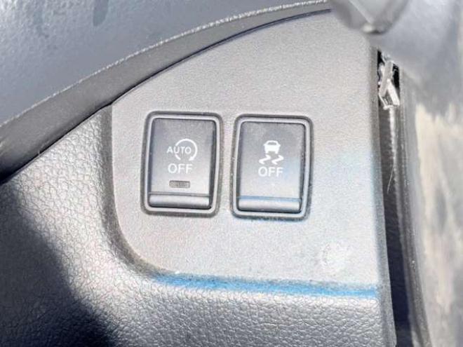 セレナ2.0 ハイウェイスター Vセレクション+Safety 4WD　防錆塗装4WDTVナビBカメエンスタ夏冬タイヤ 2000