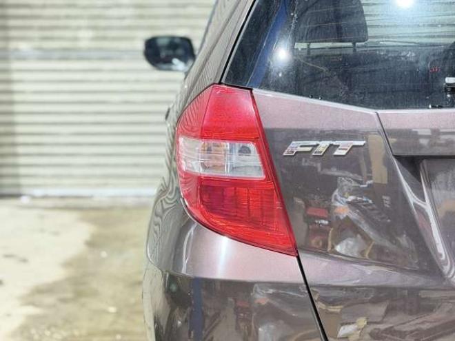 フィット1.3 シーズ 4WD　防錆塗装4WDスマキーCDバックカメラ 1300